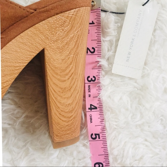 NYC NWT Tan Suede Peep Toe Heeled Clogs Size 8 - Picture 7 of 14
